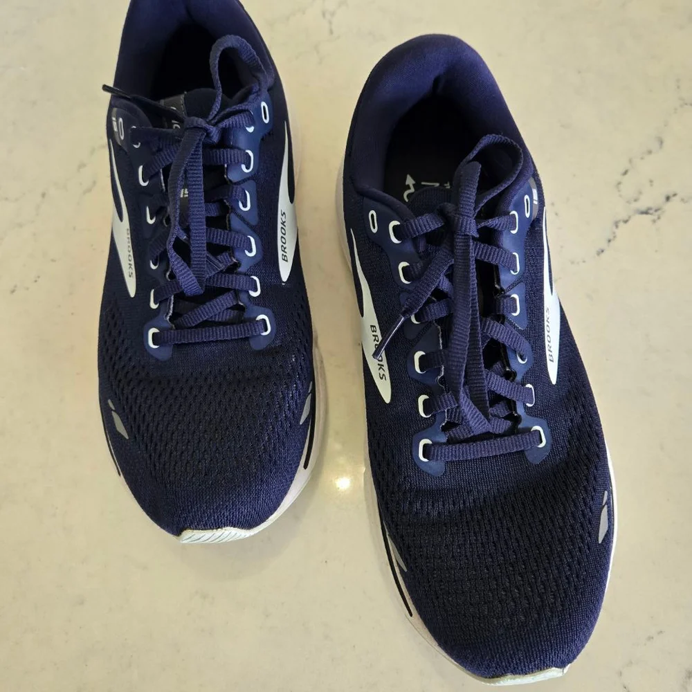 Women's Brooks Ghost 15 Navy White Athletic Shoes Size 9